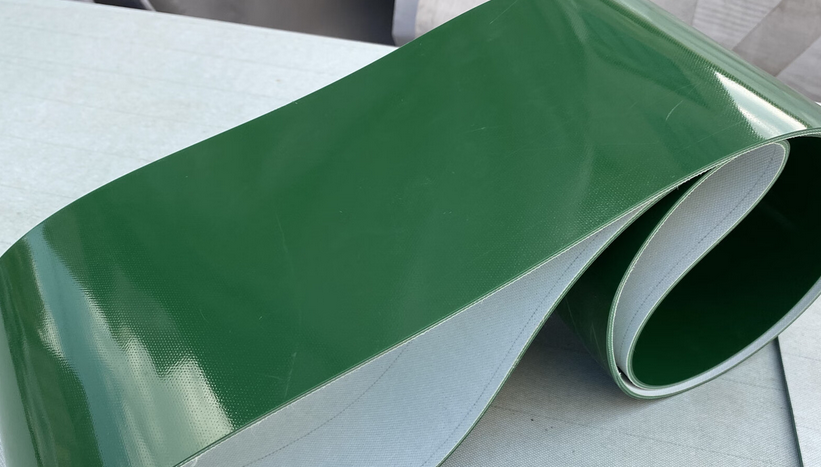 塑料輸送帶帶式輸送機有哪些優(yōu)缺點？