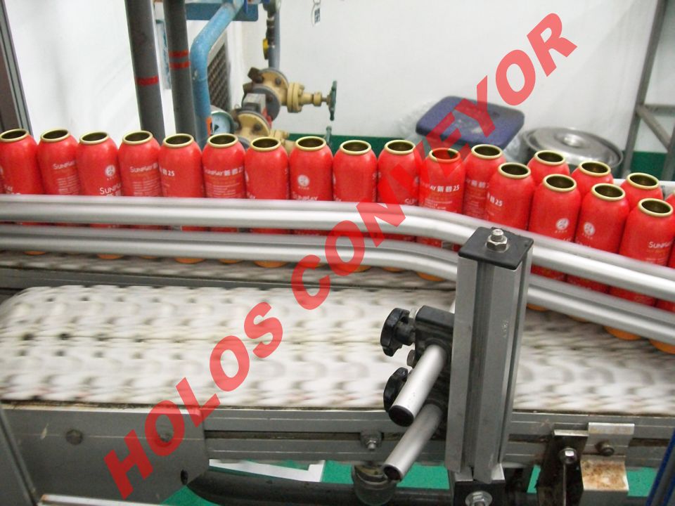 　　從國內(nèi)的實(shí)際應(yīng)用情況來看，皮帶輸送機(jī)的絞車?yán)o和液壓拉緊可以實(shí)現(xiàn)自動(dòng)控制并且拉緊力可以調(diào)節(jié)，重錘拉緊裝置有著較高的安全可靠性。隨著工業(yè)和技術(shù)的發(fā)展，并且有著長距離、大運(yùn)量、高帶速特征的大型皮帶輸送機(jī)已經(jīng)成為發(fā)展主流，由此對拉緊裝置提出了更高的要求，傳統(tǒng)的拉緊裝置逐漸顯示出其缺點(diǎn)，技術(shù)人員已將對拉緊裝置的研究方向逐步轉(zhuǎn)入到自動(dòng)拉緊領(lǐng)域。如中礦業(yè)大學(xué)開發(fā)的YZL系列皮帶輸送機(jī)液壓絞車式自動(dòng)拉緊裝置，它能根據(jù)帶式輸送機(jī)起動(dòng)加速階段和平穩(wěn)運(yùn)行階段對輸送帶拉力的不同要求，提供相應(yīng)的輸送帶拉力，并且在輸送帶拉力發(fā)生變化時(shí)準(zhǔn)確監(jiān)測并且及時(shí)的自動(dòng)調(diào)整。